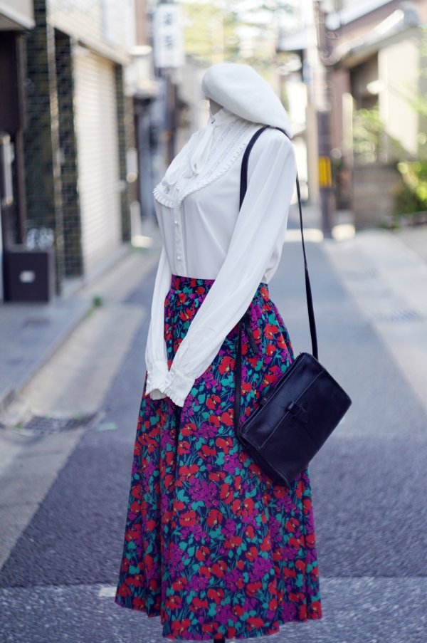 画像4: "TS" ネイビー カラフル 花柄 フレア スカート w65cm[19822]