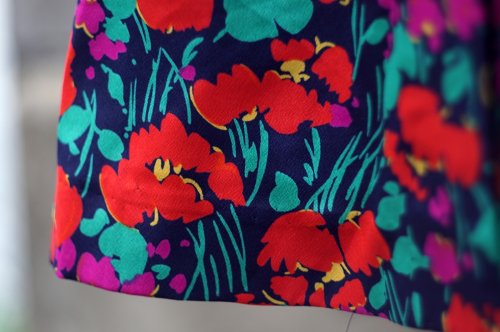 他の写真1: "TS" ネイビー カラフル 花柄 フレア スカート w65cm[19822]