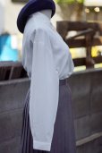 画像2: "Johanna" 無地 白 長袖 ブラウス レギュラーカラー 刺繍 胸ポケット 比翼[19796] (2)