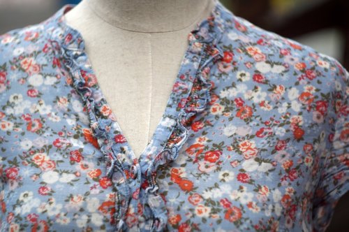 他の写真1: "Eddie Bauer" ライトブルー 小花柄 半袖 ブラウス フリルカラー[19844]