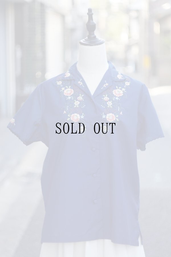 画像11: "水仙花"" ネイビー  半袖 ブラウス スワトウ刺繍 オープンカラー[19856]