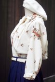 画像2: "Flow Rill" ベージュ 花柄 半袖  ブラウス オープンカラー 丸襟[19864] (2)