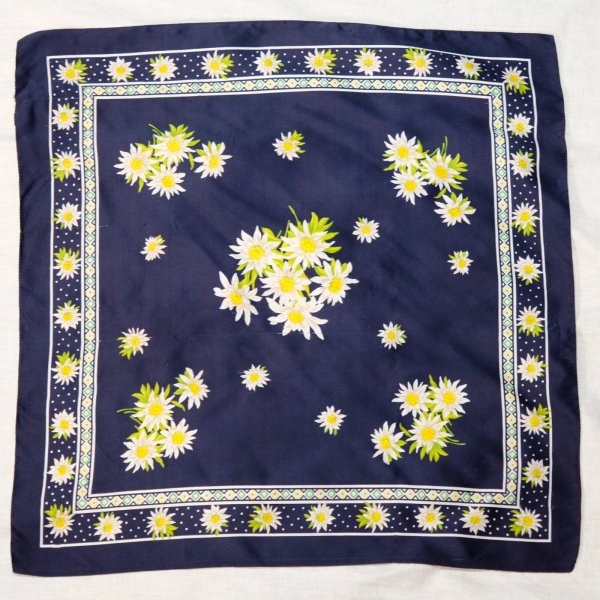 画像1: インポート 花柄 ネイビー系 ミニ スカーフ 58cm×58cm[19891]