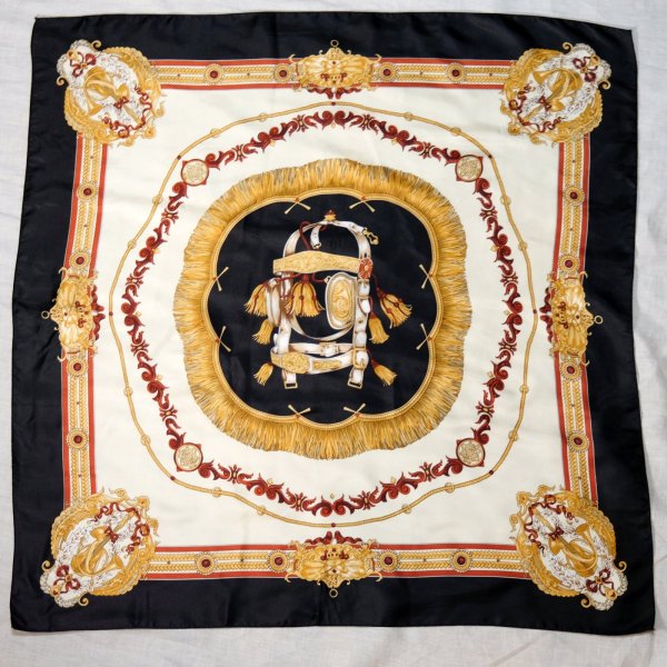 画像1: 装飾模様 楽器 黒系 スカーフ 85cm×85cm[19901]