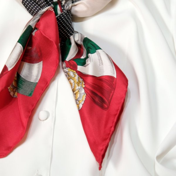 画像8: "MOSCHINO" イタリア シルク 赤系 スカーフ 87cm×87cm[19899]