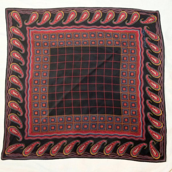 画像1: ペイズリー柄 黒系 シルク スカーフ 76cm×76cm[19890]