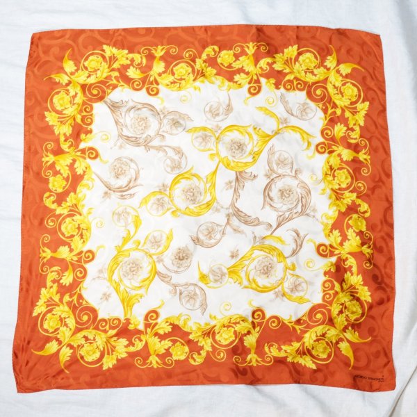 画像1: 花柄 シルク オレンジ系 スカーフ 85cm×85cm[19903]