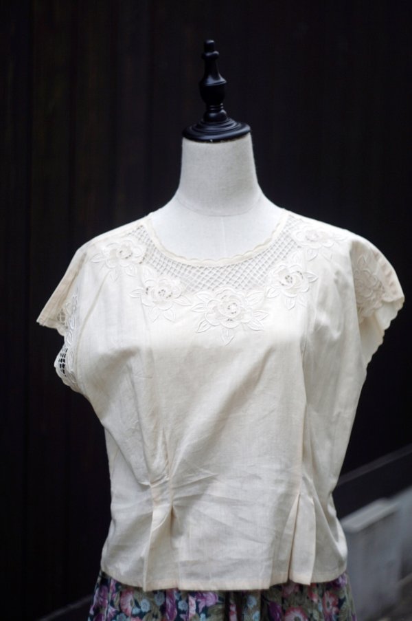 画像13: ”jeanjaures” 無地 生成 コットン 半袖 ブラウス ラウンドネック 刺繍[19936]