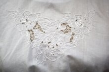 他の写真1: "Petitiour" 無地 白 コットン リネン 半袖 ブラウス 後ろ開きノーカラー 刺繍  [14114]