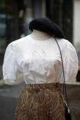 画像1: "Petitiour" 無地 白 コットン リネン 半袖 ブラウス 後ろ開きノーカラー 刺繍  [14114] (1)