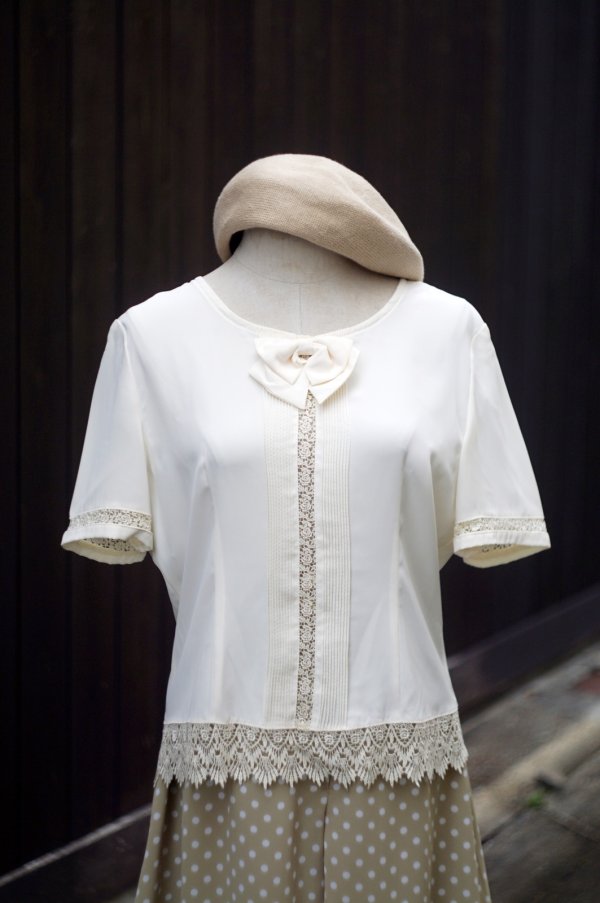 画像9: ”Femme de Debut” 無地 白  半袖 ブラウス ラウンドネック リボン レース[19972]