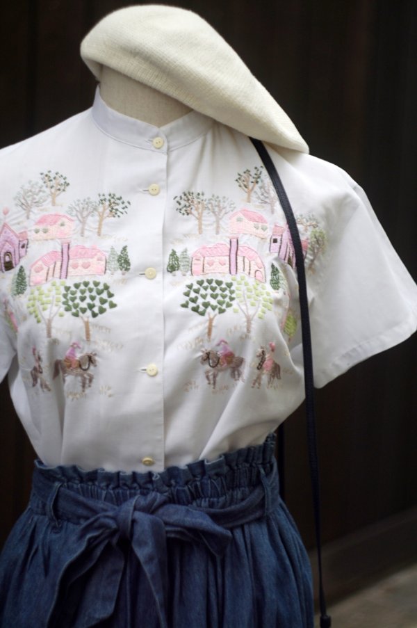 画像1: "Meriline by Nakayama fumiko" 白 麻混 ブラウス 半袖  スタンドカラー 刺繍 [19983]