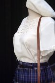 画像4: 無地 白 半袖 ブラウス ラウンドネック スカラップ 刺繍[19999]