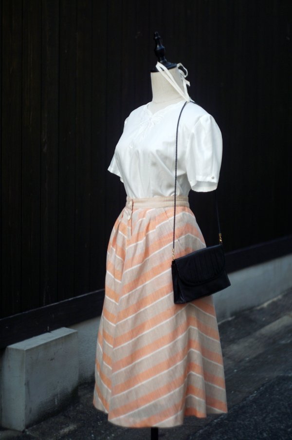 画像6: "COLELLE" 白 半袖 ブラウス ノーカラー  パフスリーブ 刺繍 リボン[19992]