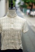 画像10: 無地 生成 シルク チャイナブラウス 半袖 チャイナボタン マオカラー シャーリング 刺繍 [20001]