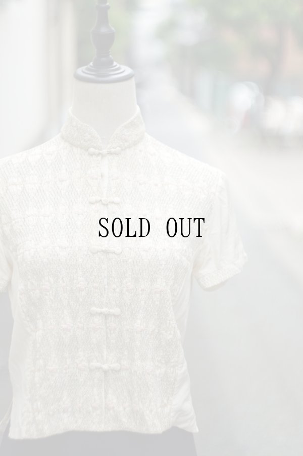 画像10: 無地 生成 シルク チャイナブラウス 半袖 チャイナボタン マオカラー シャーリング 刺繍 [20001]