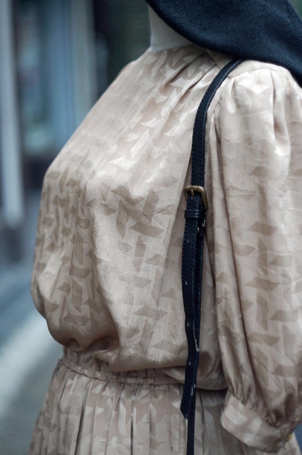 画像5: "Liz claiborne"  ベージュ系  五分袖 レトロワンピース ノーカラー パフスリーブ[20010]