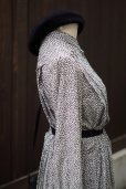 画像9: ブラック系 花柄 長袖 レトロワンピース スタンドカラー[20023]