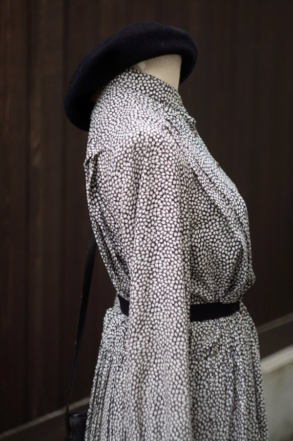 画像9: ブラック系 花柄 長袖 レトロワンピース スタンドカラー[20023]