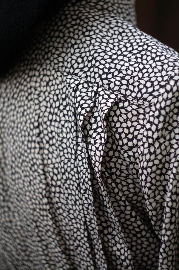 画像11: ブラック系 花柄 長袖 レトロワンピース スタンドカラー[20023]