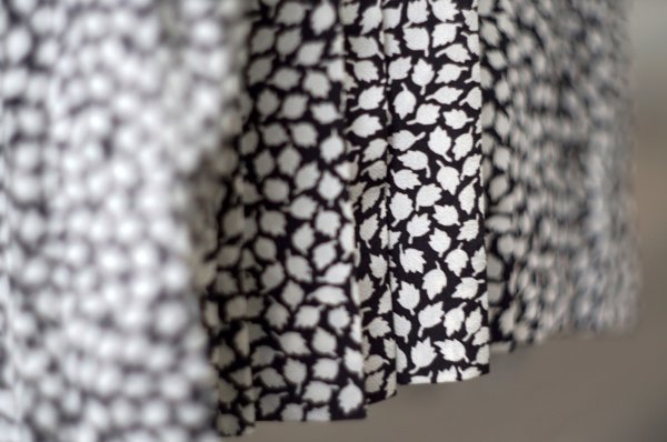 画像14: ブラック系 花柄 長袖 レトロワンピース スタンドカラー[20023]