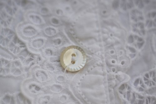 他の写真1: "Lady Bee" コットン 無地 白 七分袖 ブラウス ノーカラー レース [20017]