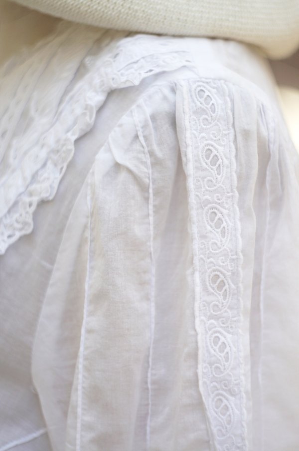 画像4: "Lady Bee" コットン 無地 白 七分袖 ブラウス ノーカラー レース [20017]