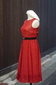 画像1: 無地 赤 袖なし レトロワンピース ラウンドネック ピンタック 刺繍 ウエストゴム[20018] (1)