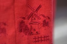 他の写真1: 無地 赤 袖なし レトロワンピース ラウンドネック ピンタック 刺繍 ウエストゴム[20018]