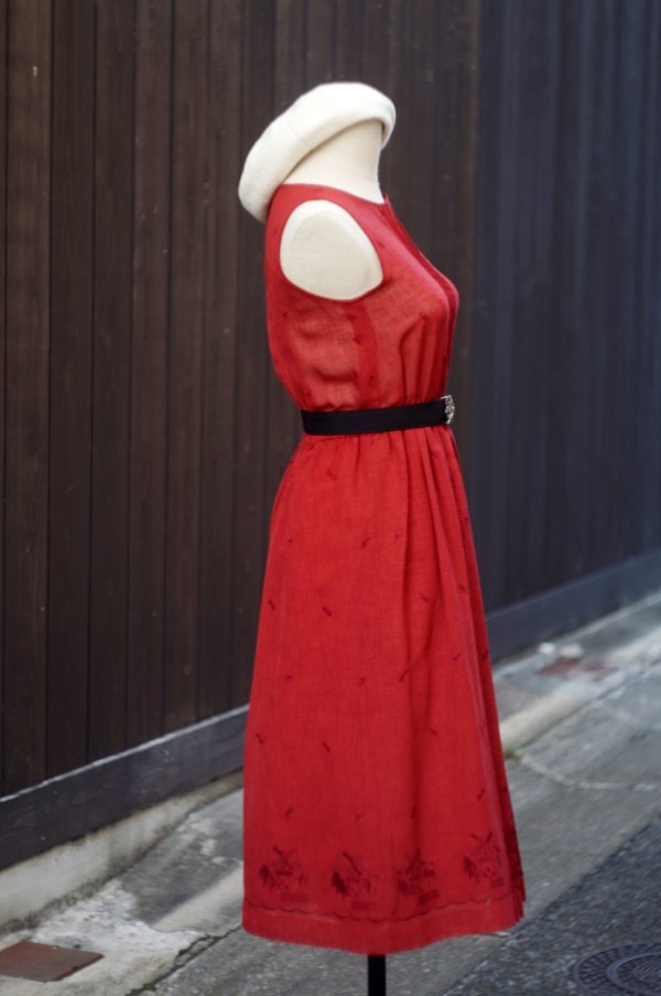 画像3: 無地 赤 袖なし レトロワンピース ラウンドネック ピンタック 刺繍 ウエストゴム[20018]