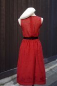 画像4: 無地 赤 袖なし レトロワンピース ラウンドネック ピンタック 刺繍 ウエストゴム[20018]