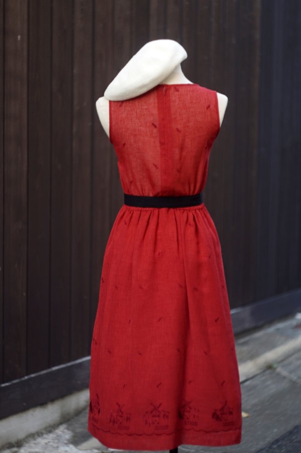 画像4: 無地 赤 袖なし レトロワンピース ラウンドネック ピンタック 刺繍 ウエストゴム[20018]