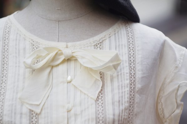 画像3: Hokin Blouses” 無地 コットン アイボリー  フレンチスリーブ ブラウス ラウンドネック リボン レース ペプラム[20031]