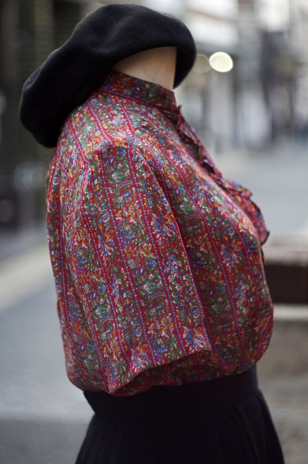 画像4: "Lurical" レッド系 花柄 半袖  ブラウス スタンドカラー フリル [20035]