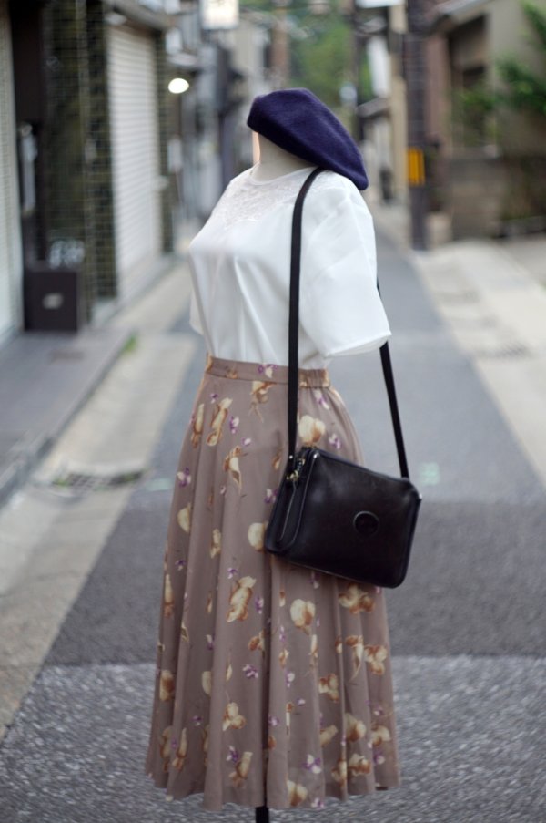 画像9: "jeune Ange" 無地 白 半袖 ブラウス ラウンドネック シアー 刺繍 後ろボタン[20069]