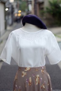 "jeune Ange" 無地 白 半袖 ブラウス ラウンドネック シアー 刺繍 後ろボタン[20069]