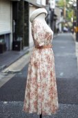 画像2: ”J.PRESS”  花柄 ピンク系 半袖 レトロワンピース ラウンドネック パフスリーブ ギャザー 後ろボタン[20048] (2)