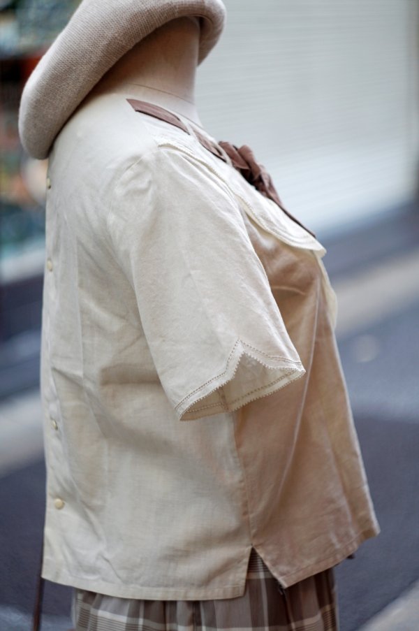 画像6: "JOSE PHANNE" カーキベージュ系 無地 コットン リネン 半袖 ブラウス ラウンドネック リボン  後ろボタン [20056]