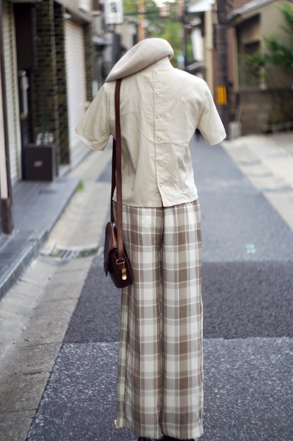 画像11: "JOSE PHANNE" カーキベージュ系 無地 コットン リネン 半袖 ブラウス ラウンドネック リボン  後ろボタン [20056]