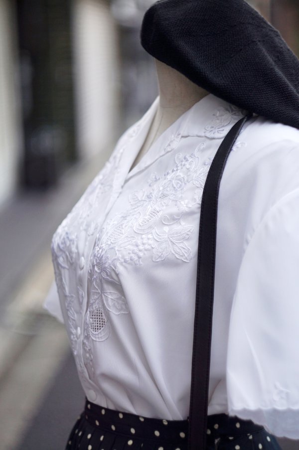 画像5: "ROSE BRAND" 無地 白 半袖 ブラウス オープンカラー スワトウ刺繍 スカラップ袖 [20062]