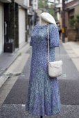 画像1: "VOIR" 花柄 リバティ ブルー系 半袖  レトロワンピース ラウンドネック プリーツ加工[20061] (1)