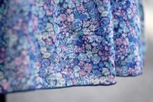 他の写真1: "VOIR" 花柄 リバティ ブルー系 半袖  レトロワンピース ラウンドネック プリーツ加工[20061]
