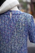 画像10: "VOIR" 花柄 リバティ ブルー系 半袖  レトロワンピース ラウンドネック プリーツ加工[20061]