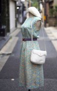 画像1: "CHALET BLANC" イエロー×パープル系 花柄 フレンチスリーブ ワンピース ラウンドネック ウエストゴム[20066] (1)