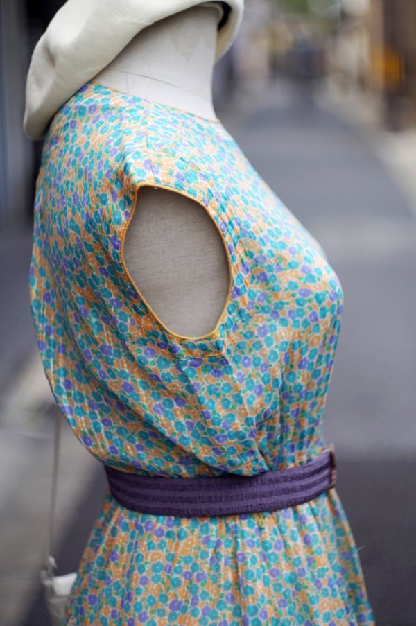 画像6: "CHALET BLANC" イエロー×パープル系 花柄 フレンチスリーブ ワンピース ラウンドネック ウエストゴム[20066]