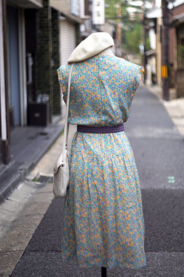 画像3: "CHALET BLANC" イエロー×パープル系 花柄 フレンチスリーブ ワンピース ラウンドネック ウエストゴム[20066]