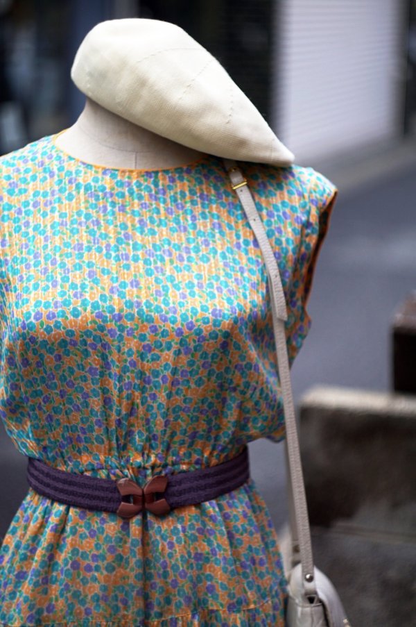 画像4: "CHALET BLANC" イエロー×パープル系 花柄 フレンチスリーブ ワンピース ラウンドネック ウエストゴム[20066]