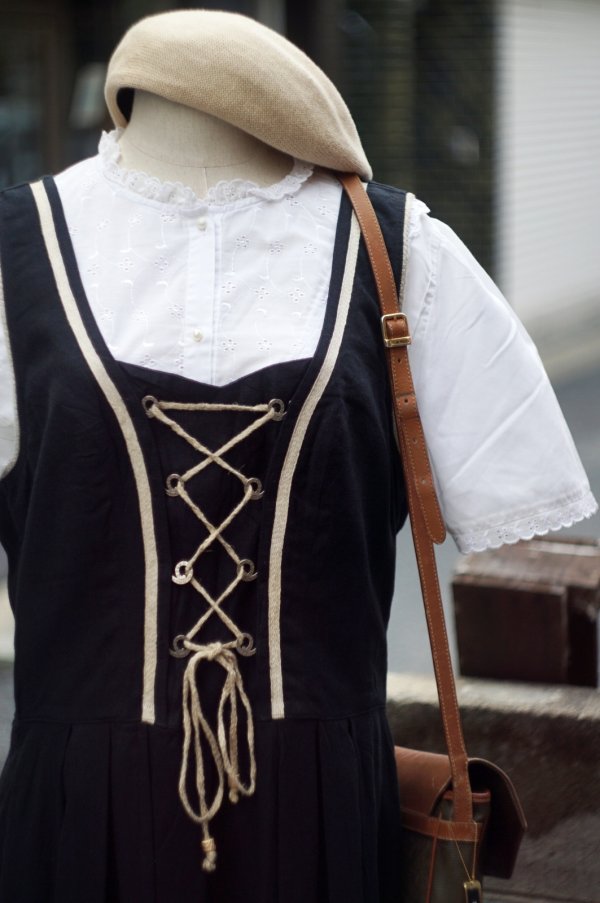 画像4: "Faukomia’s Country" 黒 無地 リネン レーヨン チロル ジャンパースカート  装飾ボタン マキシ丈 [20065]