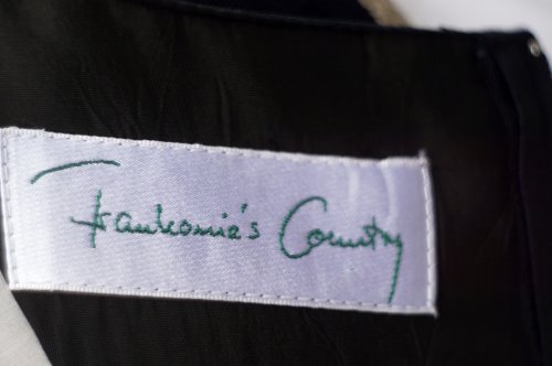 他の写真1: "Faukomia’s Country" 黒 無地 リネン レーヨン チロル ジャンパースカート  装飾ボタン マキシ丈 [20065]