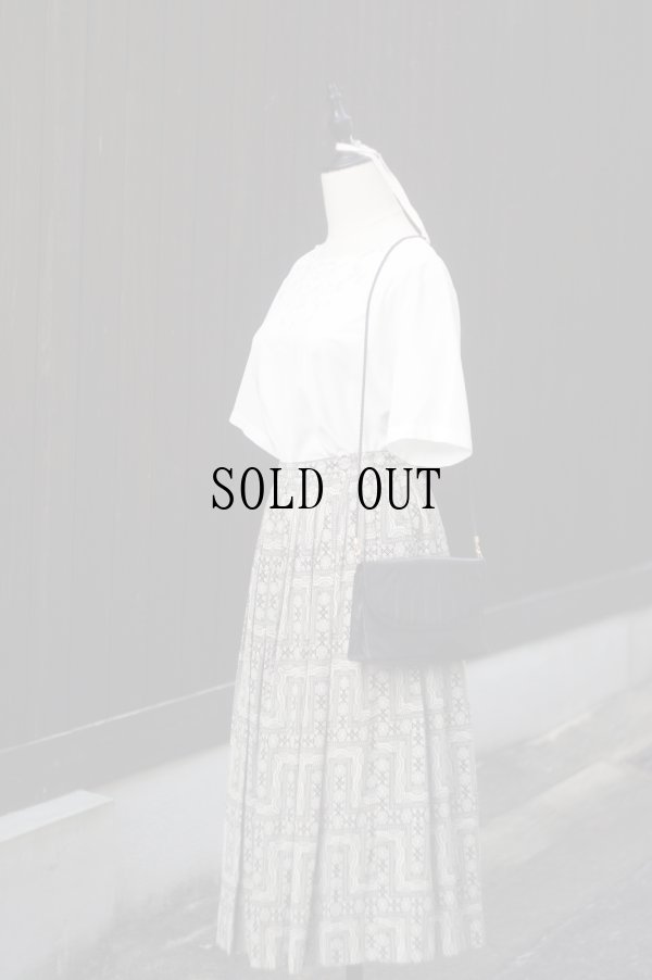 画像10: "opec" 無地 白 半袖 ブラウス ラウンドネック カッティングレース  後ろボタン[20123]